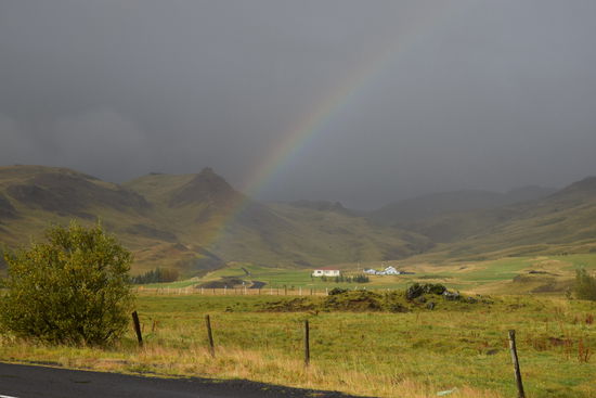 Das Schöne an dem isländischen wechselhaften Wetter sind die Regenbögen, die wir fast täglich sehen.