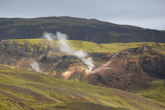 Überall dampft es aus der Erde