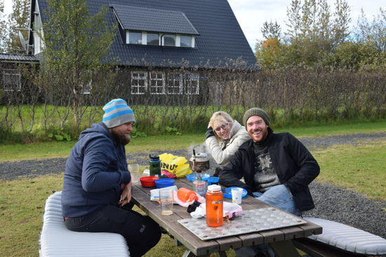 Nettes Frühstück am Campingplatz.