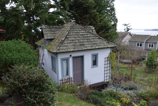 Unsere kleine Bleibe im Garten
So gemütlich