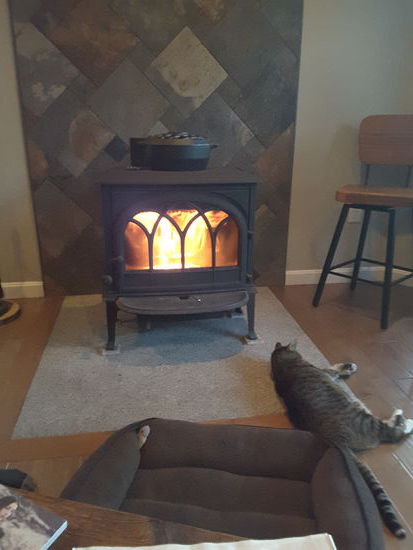 Wandern und abends mit Mittens vorm Kamin. Das Leben kann so schön sein