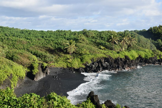 Der schwarze Sandstrand bevor die Massen kamen