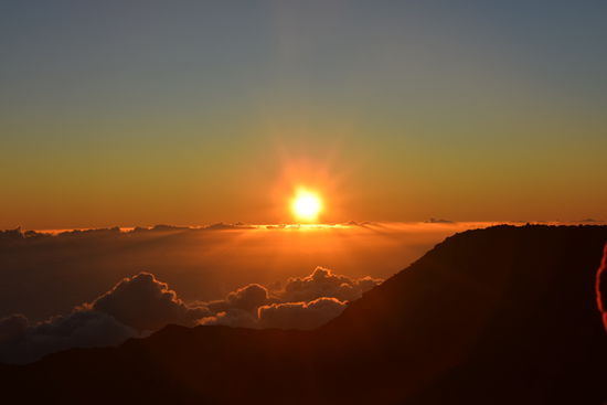 Sonnenaufgang über den Wolken