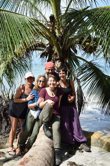 Kathy, Sierra, Nikki und wir in Cahuita