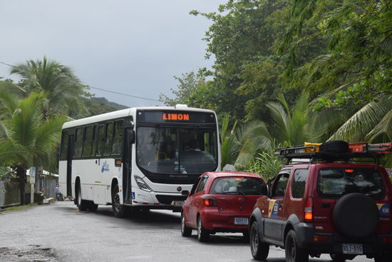 Typisches Verkehrschaos. Meistens geben die Kleineren nach