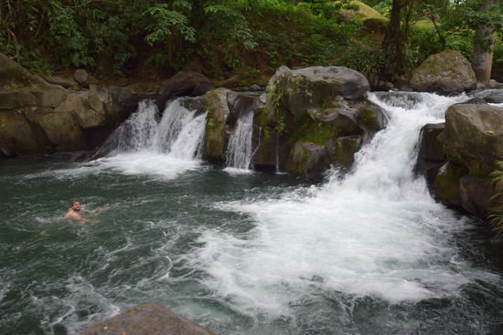 Zur Abkühlung konnte man in La Fortuna auch in kalten Flüssen baden