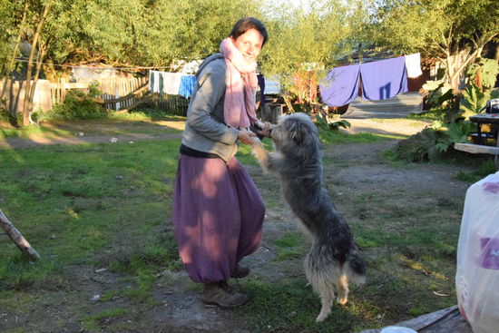 Der Dancing Dog und ich. Ich habe die Straßenhunde hier richtig ins Herz geschlossen