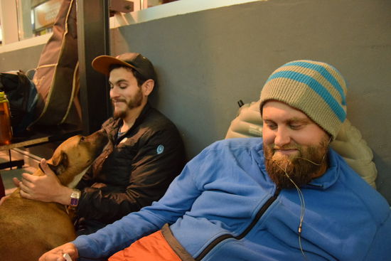 Warten auf den Bus nach San Pedro de Atacama