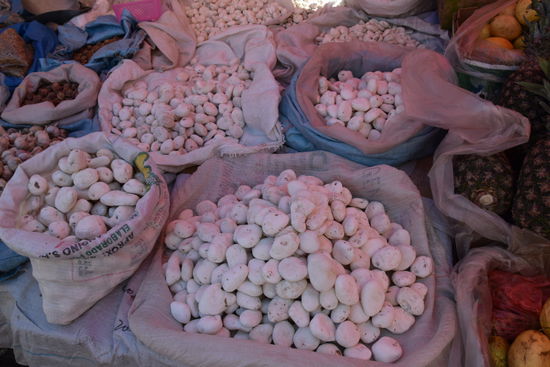 und Kartoffeln weiß