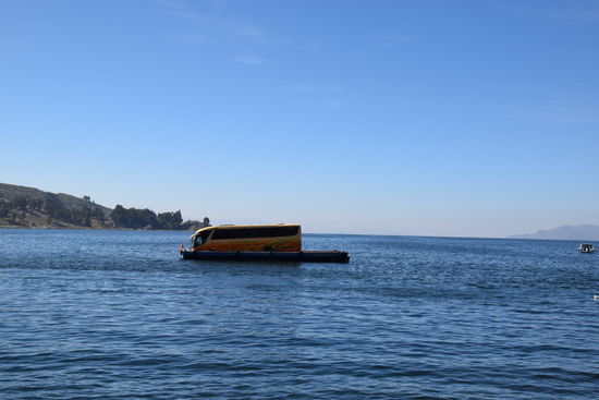 Unsere Anreise nach Copacabana. Wir mussten ein kleines Stück über den Titicacasee.