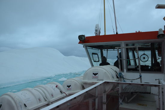 Schiffsfahrt durchs Eis.