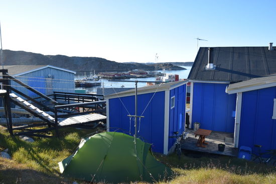 Unser Zeltplatz vor dem Haus.