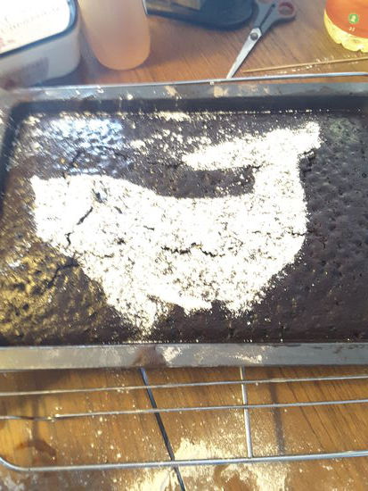 Wir verzierten den Kuchen mit Walmotiv.