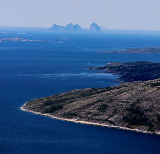 Mittagessen (wie immer Fisch) mit dieser Aussicht.