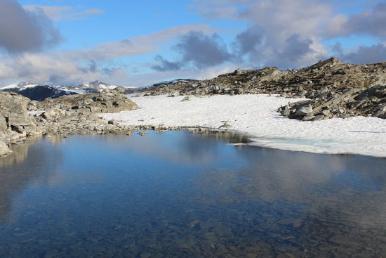 Am Übernachtungsplatz über dem Fjord