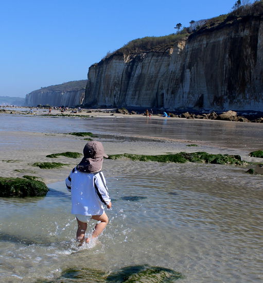 Was für ein Wetter im April! Und diese Pfützen, die sich überall am Strand bildeten, als das Wasser zurück ging, herrlich!