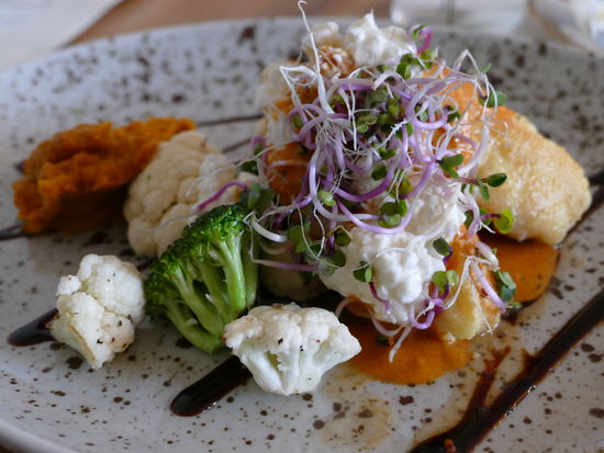 Appetitlich angerichtete Speise während unseres Restaurantbesuches in Borgarnes