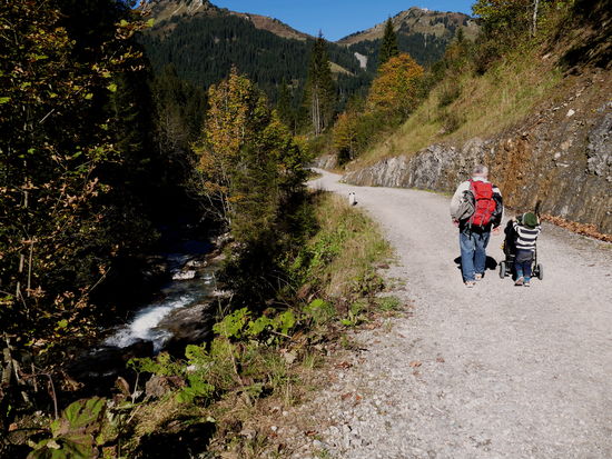 Zurück von der Bärgunthütte Richtung Baad.