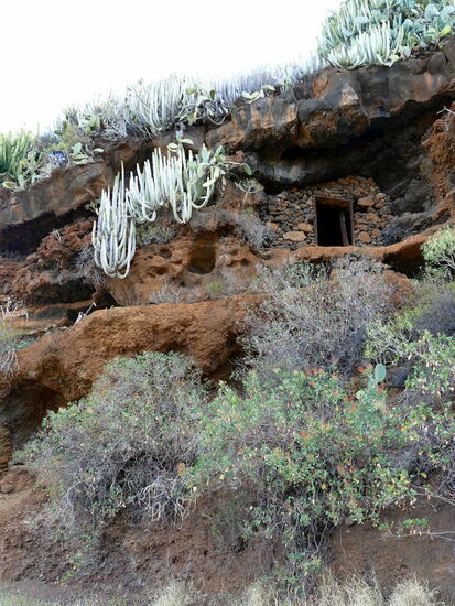 Höhlen in den Felsen nördlich von Puntagorda