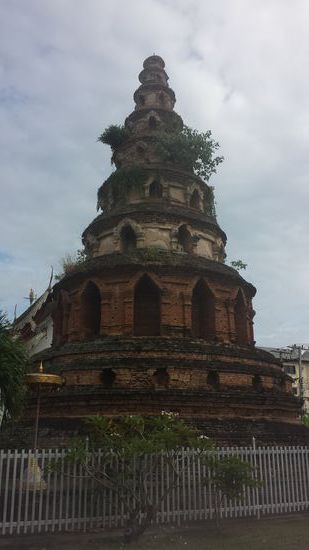 Eine alte Chedi, die wir auf dem Weg zum Park fanden.