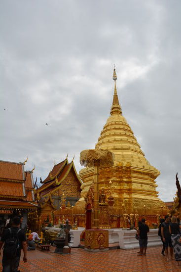 Die Goldene Chedi des Wat Phra That Doi Suthep, die eine Reliquie des Buddha enthalten soll.