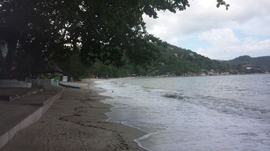 Der Strand beim Höhepunkt der Flut, jetzt nur noch ein Drittel so breit wie bei Ebbe...