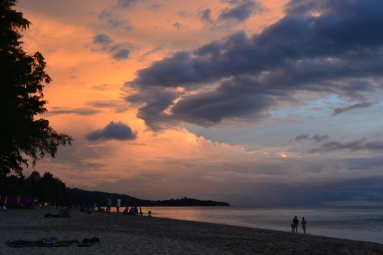 Pha Ae Beach oder auch Long Beach genannt bei Sonnenuntergang