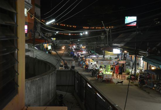 Die Walkingstreet von unserem Balkon aus gesehen.