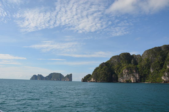 Rechts Koh Phi Phi Don, links Koh Phi Phi Leh