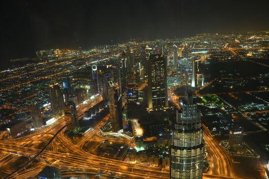 Die Hochhäuser entlang der Sheikh Zayed Road