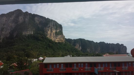 Der Blick aus unserem ersten Zimmer (Rechts ist gleich das Meer)