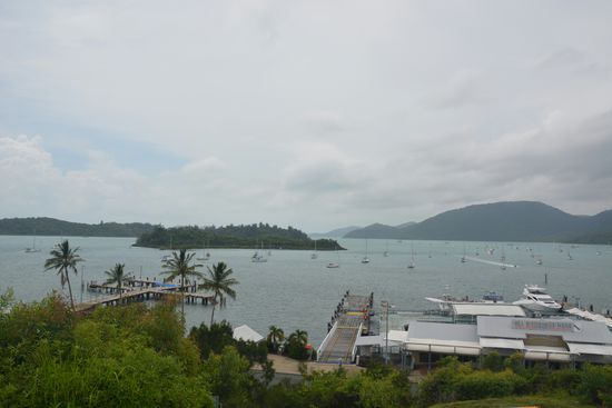 Blick auf die verregneten Whitsundays