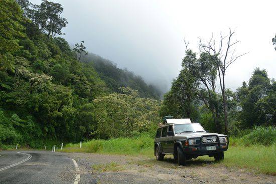 Steile Straße in die Berge