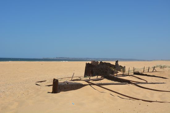 Und noch ein Wrack am Strand