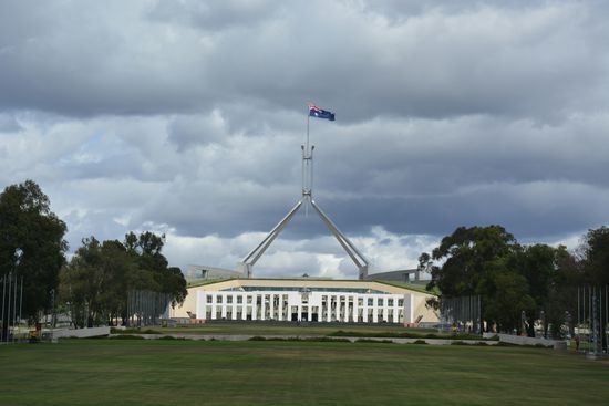 Der Eingang vom Parlamentsgebäude