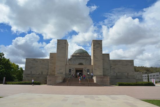 Das War Memorial von aussen