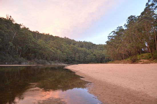 Der Wood Point Campingplatz. Links der Snowy River.