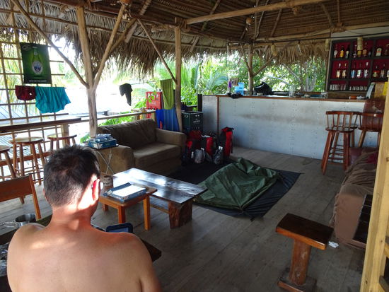 Die letzten Gäste in der Bar