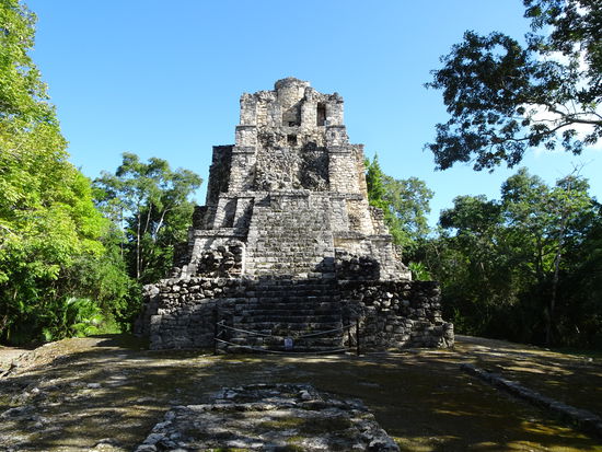 17m hoch ist der Haupttempel von Mujil.