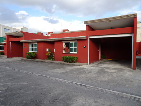 Zu jedem Zimmer gehört eine Garage