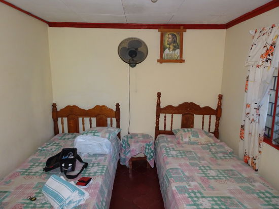 typisches Hotelzimmer, abends nehmen wir die Räder mit neben das Bett