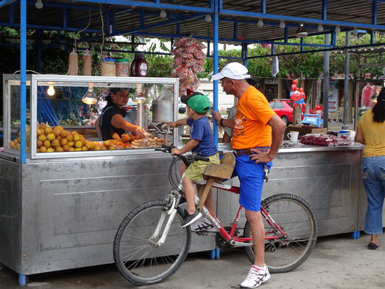 Kind auf einem Fahrradsitz, so nobel war es in Costa Rica