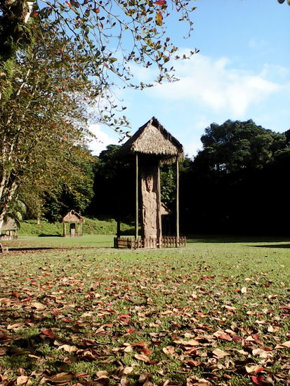 Die größte  Stele ist mehr als 10m hoch und wiegt 60 Tonnen.
