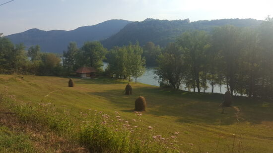 Ab Bijeljina verlassen wir die Tiefebene und fahren ins Balkangebirge.