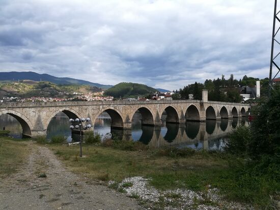 Sehenswert sind die alte Brücke über die Donau (1571-78) ...
