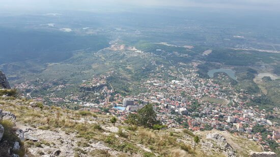 Blick vom Mali i Krujes (1130m) auf die Stadt
