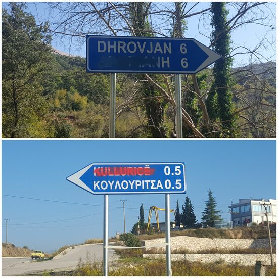 Die Ortsschilder sind zweisprachig,  aber meist ist über die eine oder die andere Schrift Farbe gesprüht. Scheint also nicht ganz konfliktfrei zu sein.