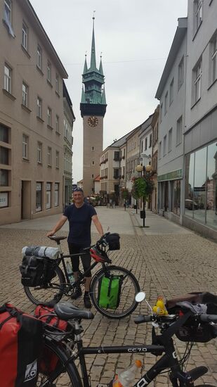 Eine ausgedehnte Pause gönnen wir uns in dem schön restaurierten Städtchen.