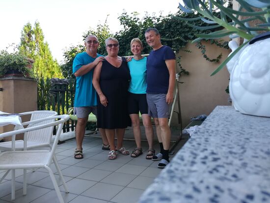 Zsolt und Teca, unsere Freunde in Györladamér verwöhnten uns mit Paprikás Csirke (Hühnerfleisch in Paprika-Sahnesauce mit Nockerln) und echtem ungarischen Letscho.