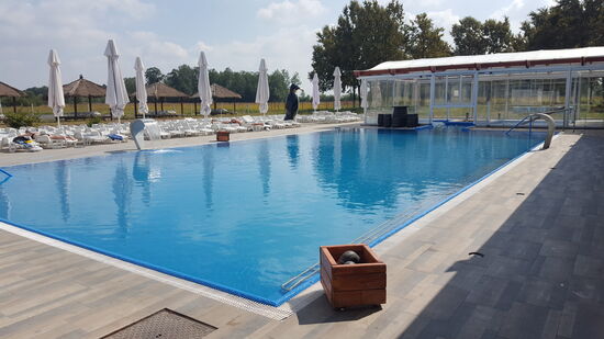 Er empfiehlt uns den Besuch eines 20km entfernten Thermalbades, was zwar ein Umweg ist, aber so ein Bad ganz für uns allein... 